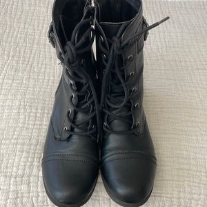 Combat boots